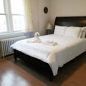  Habitación en casa particular Cozy Private Rm Heart Of North York Free Parking Full Kitchen Close To Downtown Canadá