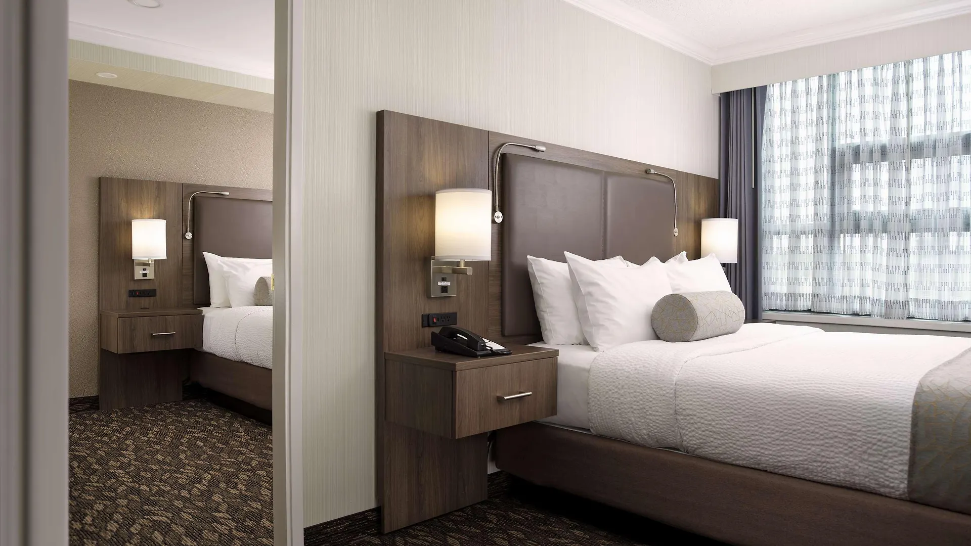 Best Western Plus Carlton Plaza Hotel Victoria 3*,