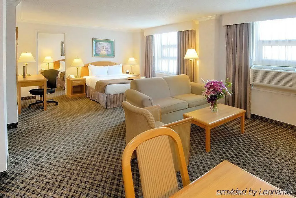 Best Western Plus Carlton Plaza Hotel Victoria