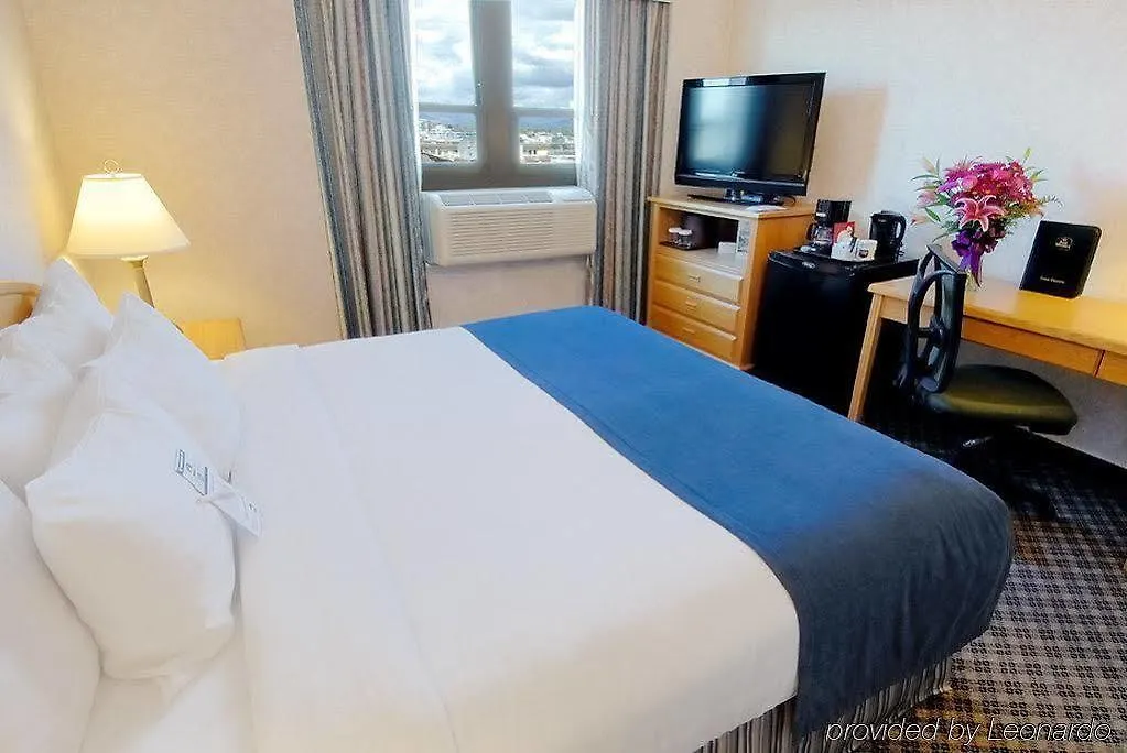 Best Western Plus Carlton Plaza Hotel Victoria