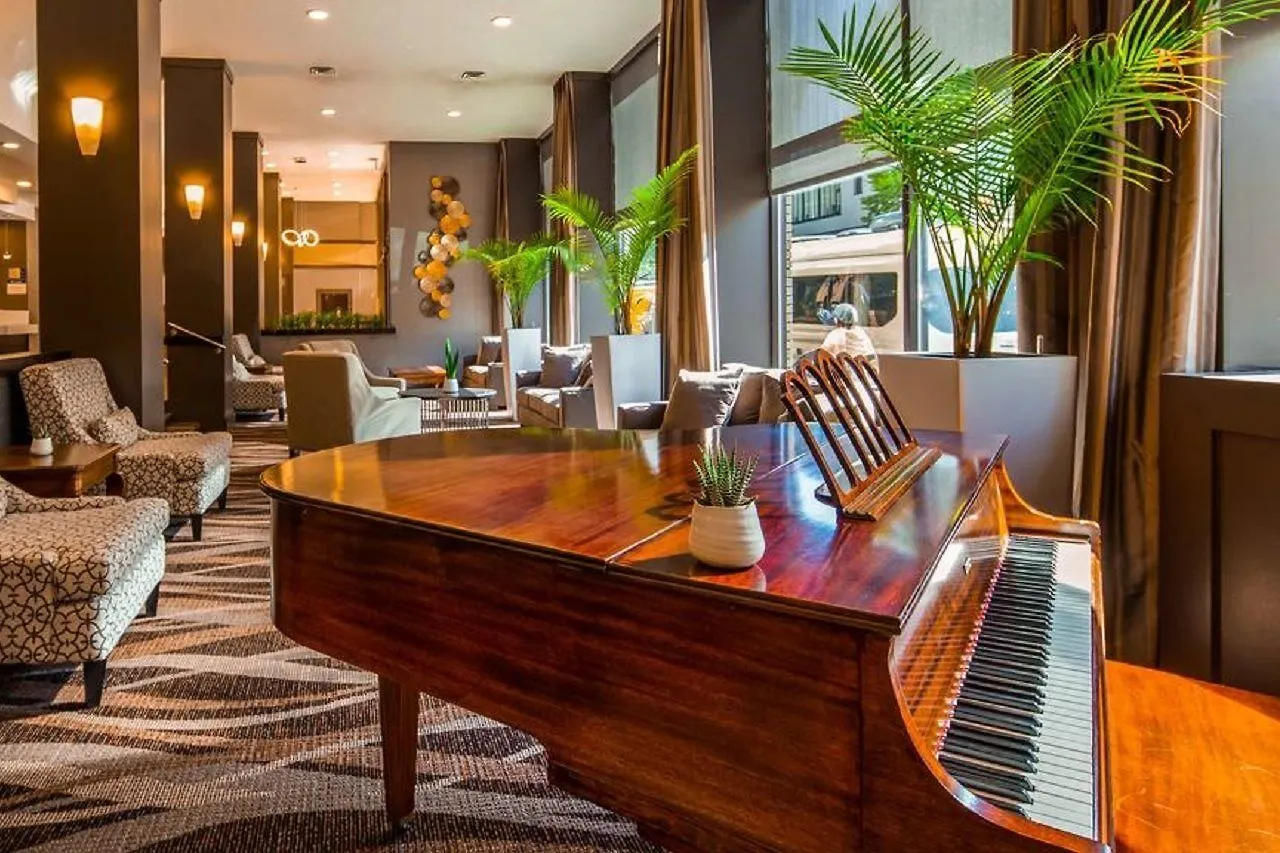 Best Western Plus Carlton Plaza Hotel Victoria